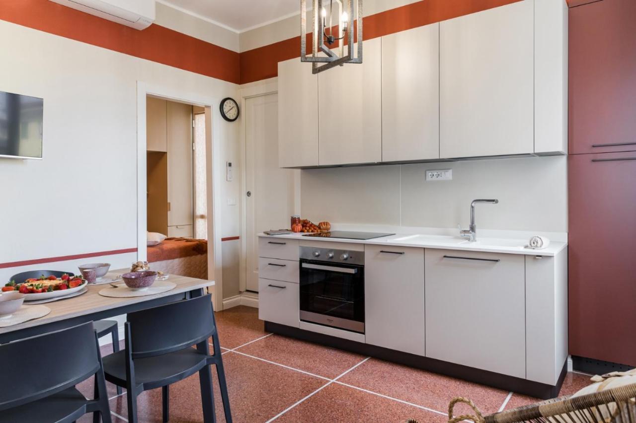Orange Apartment *
