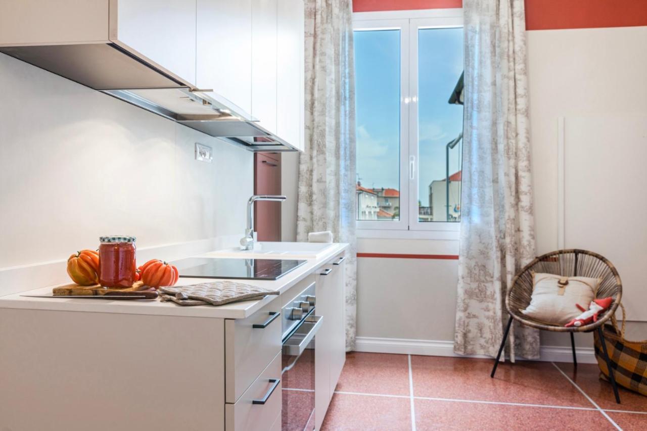 Orange Apartment *