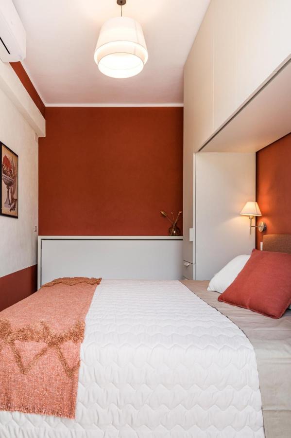 Orange Apartment *